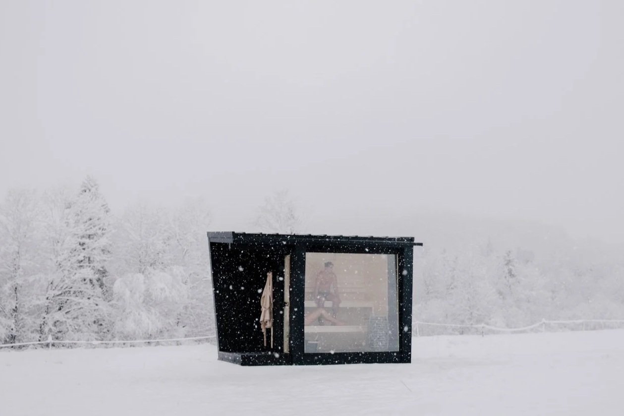 Sauna Yuki Ikigai 5 w padającym śniegu